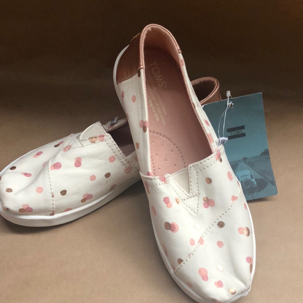 Toms youth polka Dot print shoes new with tags size 4